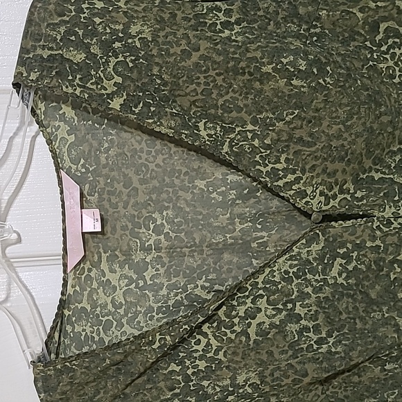 VICTORIA'S SECRET Green Sheer Animal Print Long Sleeve Night Gown - Size Medium - Picture 2 of 10